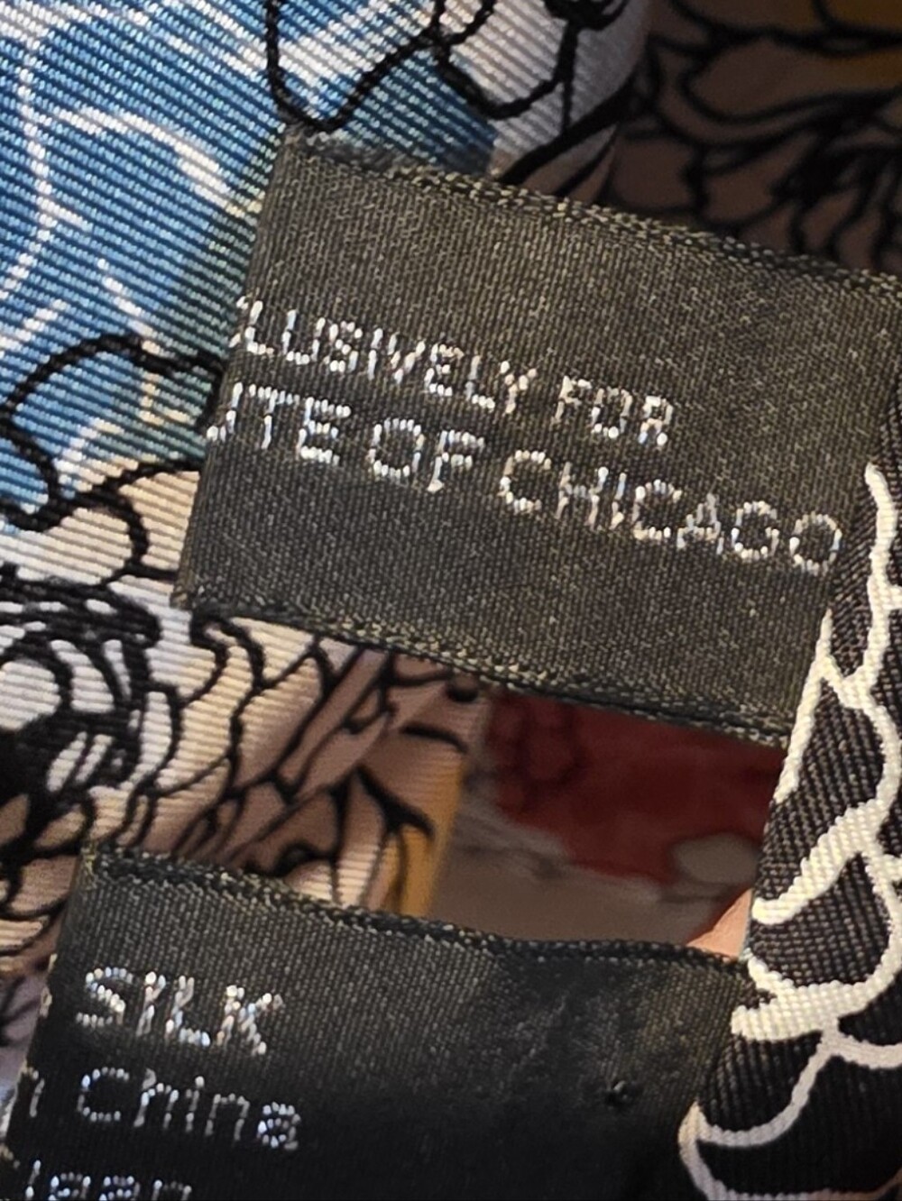 The Art Institute of Chicago 100% Silk Floral Art Scarf – Rare Museum Exclusive - Picture 4 of 5